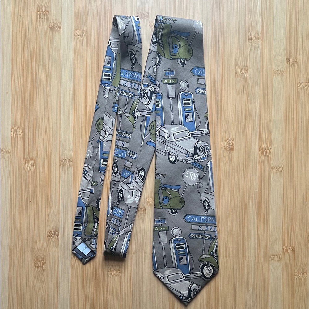 Vintage Pierre Cardin Gray and Blue Los Angeles Las Vegas Themed Tie 100% silk